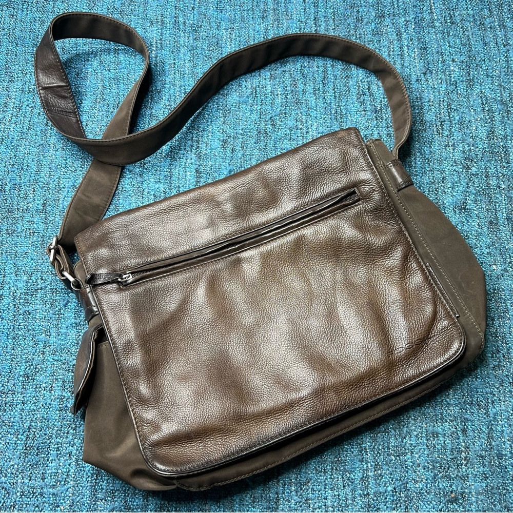 Fossil Genuine Leather Messenger Bag Crossbody Book Bag in Brown